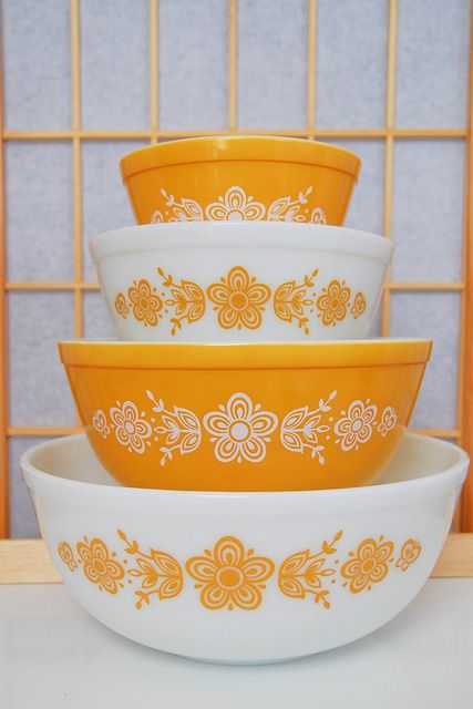 Read more about the article Vintage Pyrex dishes wanted!